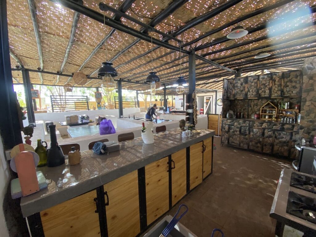 cocina Rancho Kokoye rancho de caballos, arriendo de espacios, eventos, retiros escolares, retiros de empresa, fiesta de fin de año, matrimonios, celebraciones, piscina, animales de granja