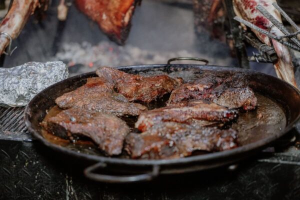 Fuegos de Kokoye, carnes a la parrilla, asado de cordero al palo, musica en vivo, DJ toda la noche y mas.
