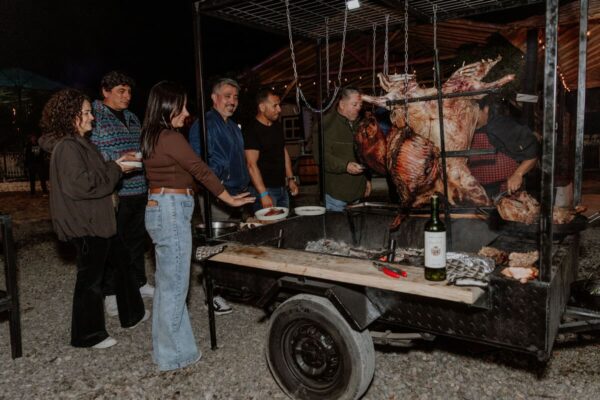 Fuegos de Kokoye, carnes a la parrilla, asado de cordero al palo, musica en vivo, DJ toda la noche y mas.