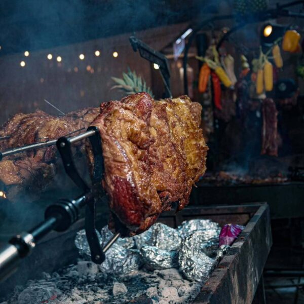 Fuegos de Kokoye, carnes a la parrilla, asado de cordero al palo, musica en vivo, DJ toda la noche y mas.