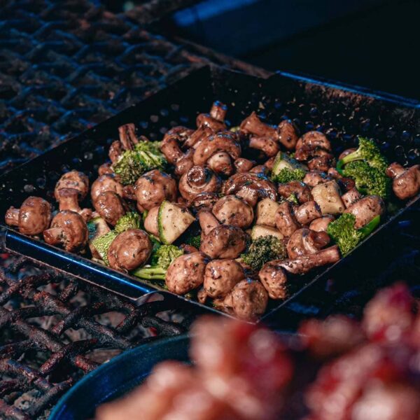 Fuegos de Kokoye, carnes a la parrilla, asado de cordero al palo, musica en vivo, DJ toda la noche y mas.