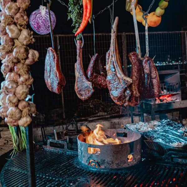 Fuegos de Kokoye, carnes a la parrilla, asado de cordero al palo, musica en vivo, DJ toda la noche y mas.
